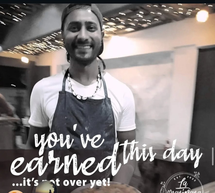 The pizzaiolo of La Marinara smiling behind the counter in Grand Baie (Mauritius)